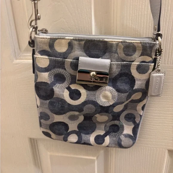 COPY - Coach Elegant Gray Patterned Crossbody Bag - Picture 3 of 8